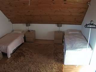 voyeurcam-julmodels-whitebed-2