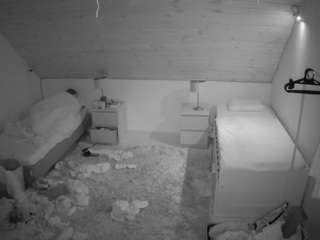 voyeurcam-julmodels-whitebed-2 Live Webcam on CamSoda