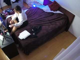 voyeurcam-julmodels-whitebed-2 webcam