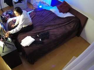 voyeurcam-julmodels-whitebed-2