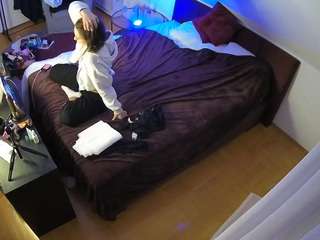 voyeurcam-julmodels-whitebed-2 camsoda