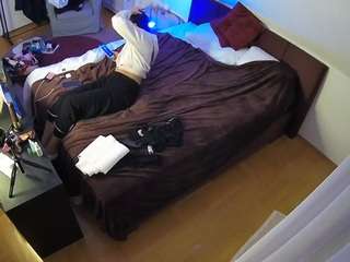 voyeurcam-julmodels-whitebed-2 camsoda