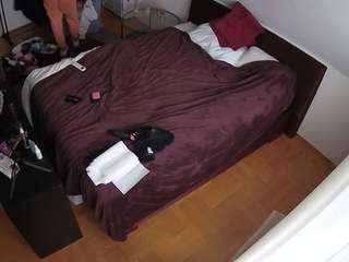 voyeurcam-julmodels-whitebed-2 webcam