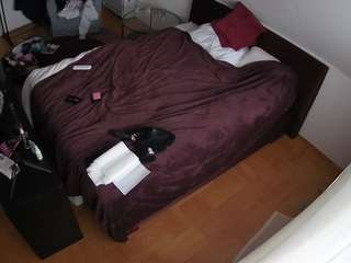 voyeurcam-julmodels-whitebed-2 webcam