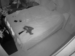voyeurcam-julmodels-whitebed-2 webcam