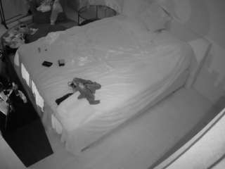 voyeurcam-julmodels-whitebed-2 webcam