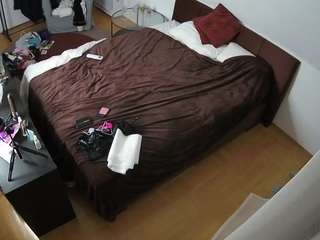 voyeurcam-julmodels-whitebed-2 webcam