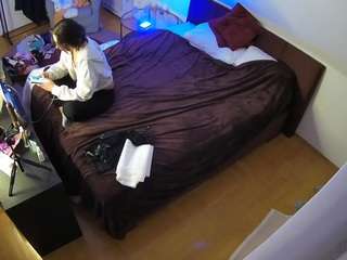 voyeurcam-julmodels-whitebed-2