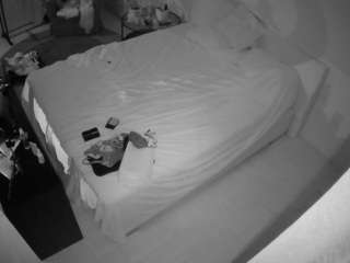 voyeurcam-julmodels-whitebed-2 webcam model