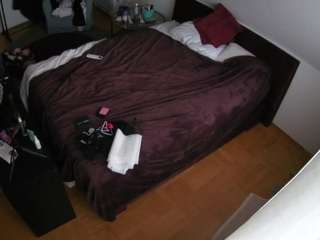 voyeurcam-julmodels-whitebed-2 webcam model