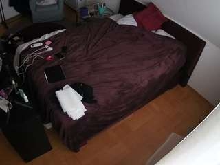 voyeurcam-julmodels-whitebed-2 webcam model