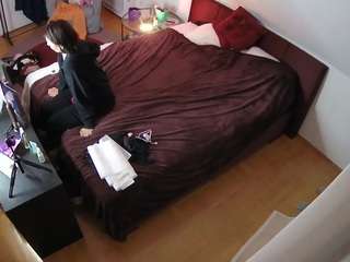 voyeurcam-julmodels-whitebed-2 webcam