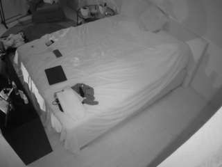 voyeurcam-julmodels-whitebed-2 webcam