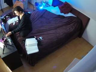 voyeurcam-julmodels-whitebed-2 webcam