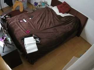 voyeurcam-julmodels-whitebed-2 webcam