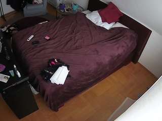 voyeurcam-julmodels-whitebed-2 webcam model