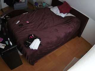 voyeurcam-julmodels-whitebed-2