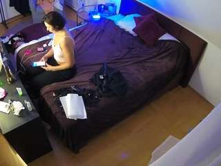 voyeurcam-julmodels-whitebed-2