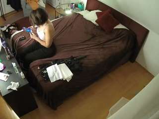 voyeurcam-julmodels-whitebed-2