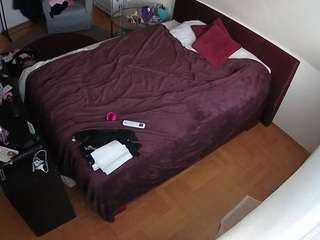 voyeurcam-julmodels-whitebed-2 webcam