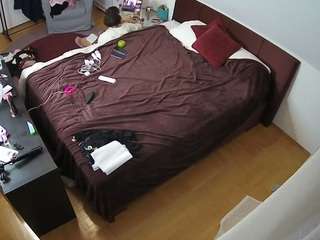 voyeurcam-julmodels-whitebed-2