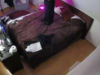 voyeurcam-julmodels-whitebed-2 webcam