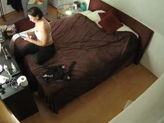 voyeurcam-julmodels-whitebed-2 webcam