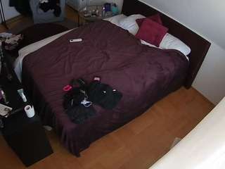 voyeurcam-julmodels-whitebed-2