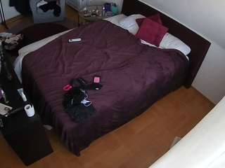 voyeurcam-julmodels-whitebed-2 webcam model