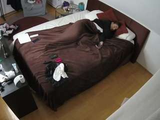 voyeurcam-julmodels-whitebed-2 webcam
