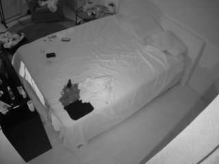 voyeurcam-julmodels-whitebed-2 webcam