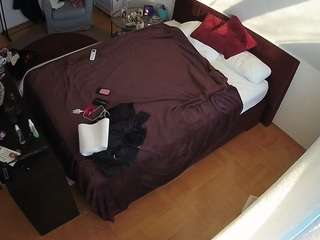 voyeurcam-julmodels-whitebed-2 webcam