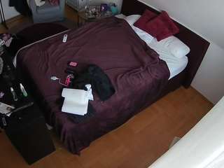 voyeurcam-julmodels-whitebed-2 webcam