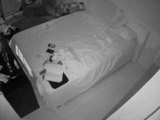 voyeurcam-julmodels-whitebed-2 webcam