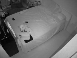voyeurcam-julmodels-whitebed-2 webcam