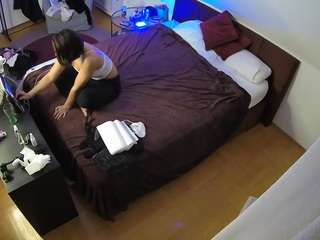 voyeurcam-julmodels-whitebed-2 webcam