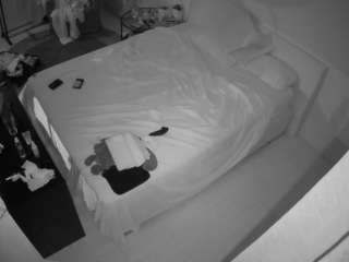 voyeurcam-julmodels-whitebed-2 webcam