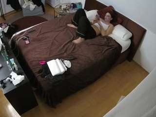 voyeurcam-julmodels-whitebed-2 webcam