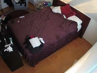 voyeurcam-julmodels-whitebed-2's CamSoda show and profile