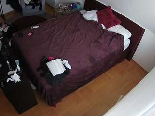 voyeurcam-julmodels-whitebed-2's CamSoda show and profile