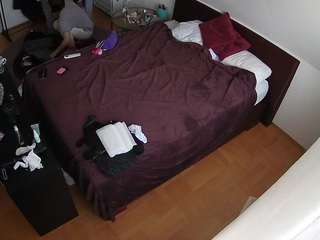 voyeurcam-julmodels-whitebed-2 webcam