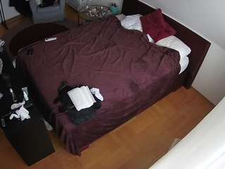 voyeurcam-julmodels-whitebed-2 webcam