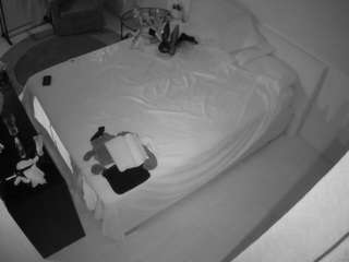 voyeurcam-julmodels-whitebed-2 webcam