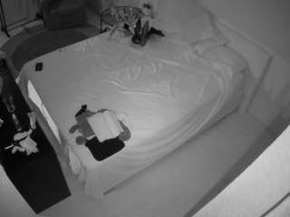voyeurcam-julmodels-whitebed-2 webcam