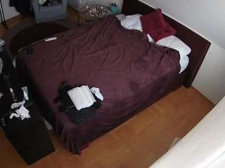 voyeurcam-julmodels-whitebed-2