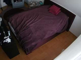 voyeurcam-julmodels-whitebed-2 webcam