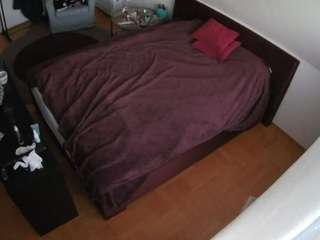 voyeurcam-julmodels-whitebed-2