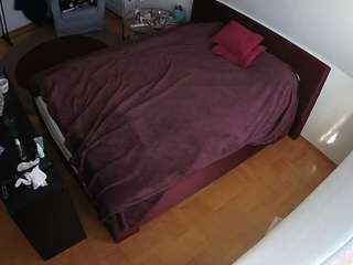 voyeurcam-julmodels-whitebed-2