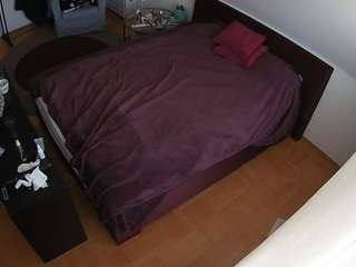 voyeurcam-julmodels-whitebed-2 webcam