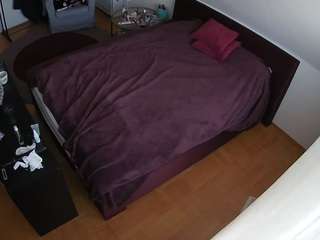 voyeurcam-julmodels-whitebed-2